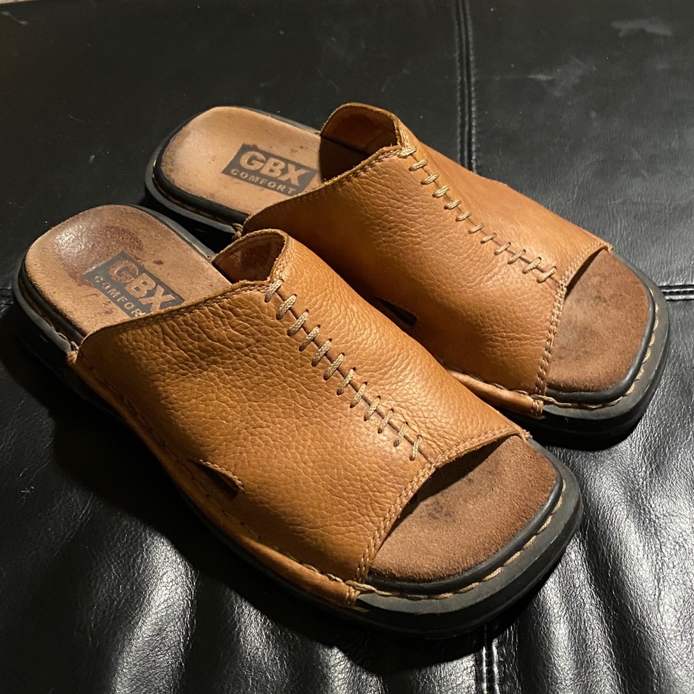 GBX Men's Brown Leather Slide Sandals. Size 7M.